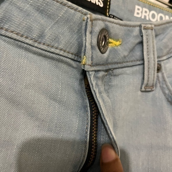 Dkny light blue denim high rise vintage Broome fit denim jeans. Comfort stretch! - Picture 3 of 8
